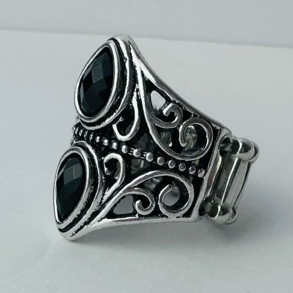 Paparazzi Silver Pearl Cluster Ring – Adjustable Stretch Band - Picture 3 of 5